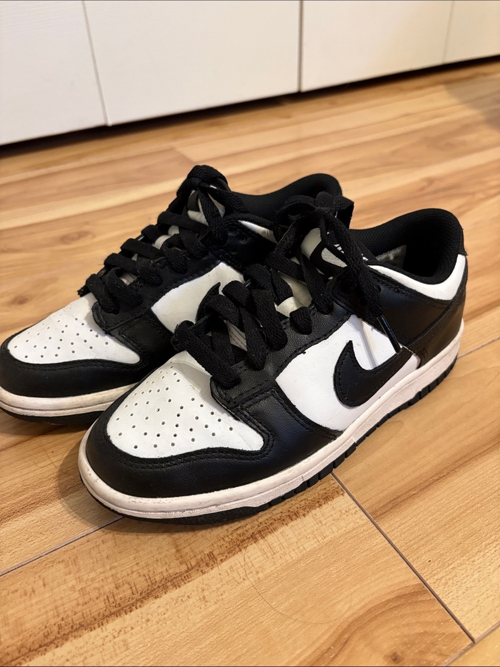 Nike Men’s Black and White Low-Top Sneakers